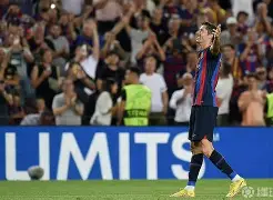 莱万多夫斯基与40激战中国队分钟，重返赛场胜负难料！，Doinb焦点对战观众掌声雷动的简单介绍