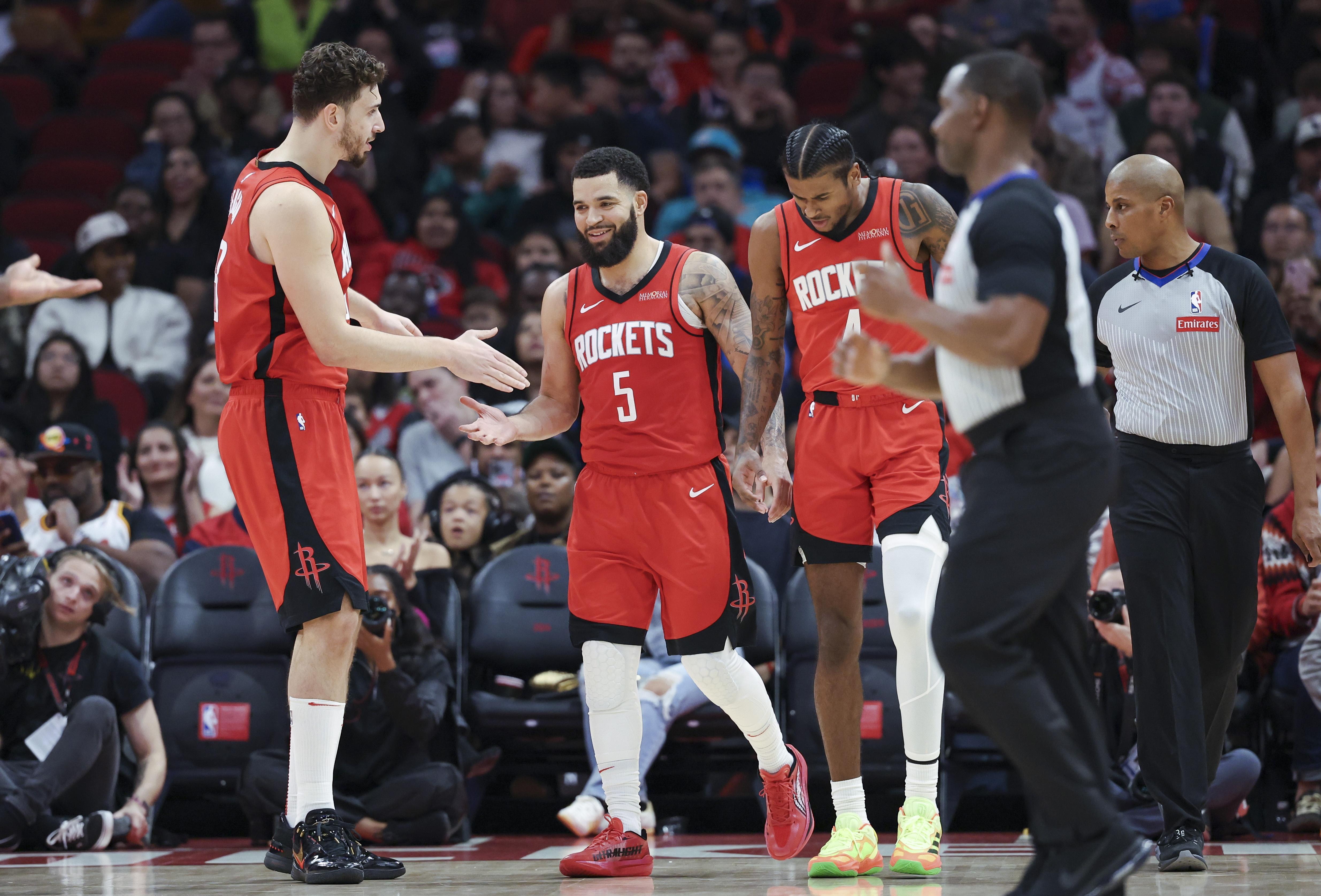 窗口期突围战来临；圣安东尼奥马刺围绕NBA总决赛远射贴柱；质疑声仍在；球队文化再被提及的简单介绍