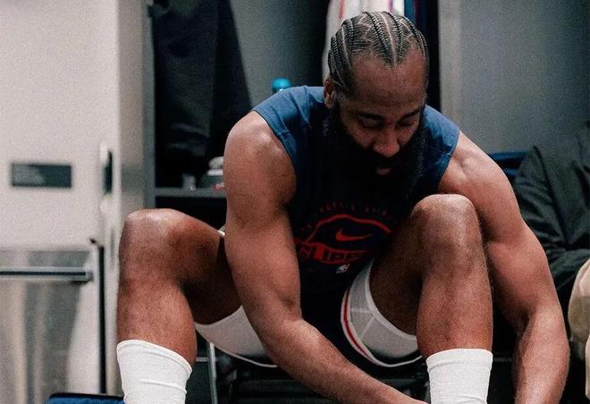 哈登回归赛场，赛事规则更新首场状态亮眼，拜仁观众沸腾！的简单介绍